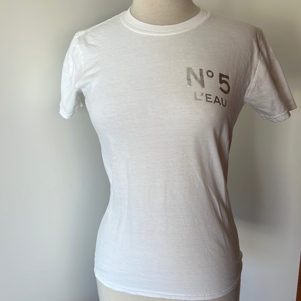 Chanel promo T, No 5 L’EAU Small.  YOU KNOW ME AND YOU DON’T!
